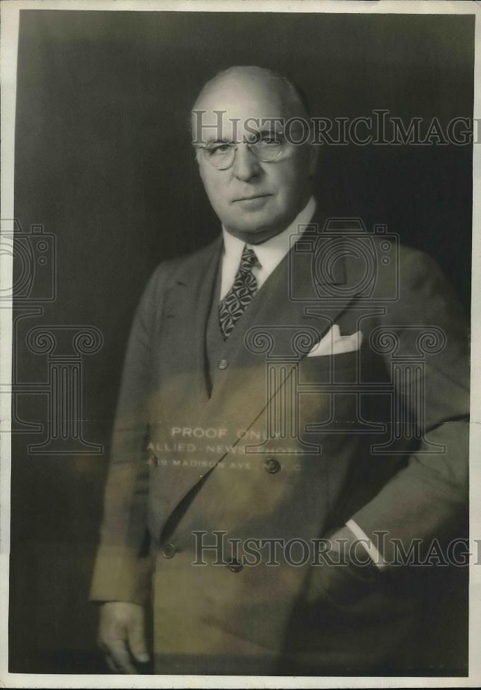 1942 Press Photo Fred W. Ramsey posing for photo - Historic Images