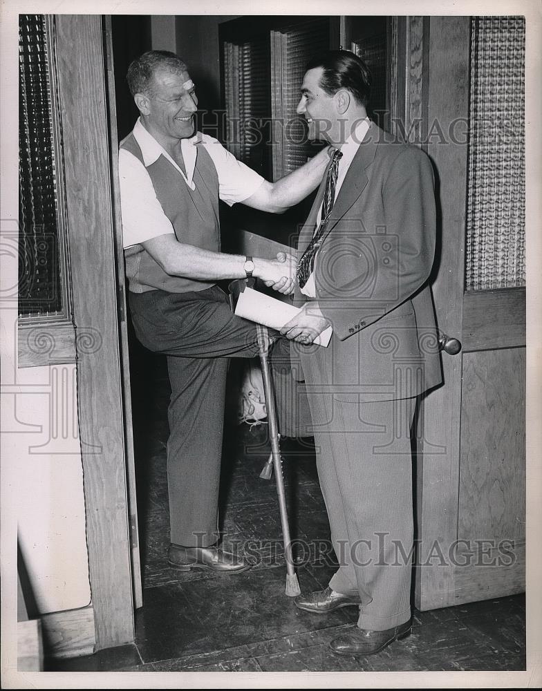 1947 Press Photo Boston Red Sox pres Bill Veeck, mgr Lou Boudreau - neb30807 - Historic Images