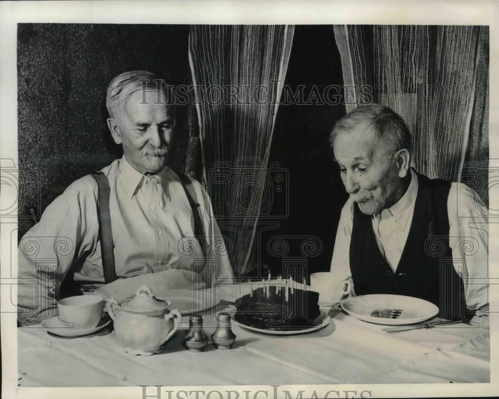 1949 Press Photo Samuel and William Kyle, Twins Celebrate 91th Birthday in Xenia - Historic Images