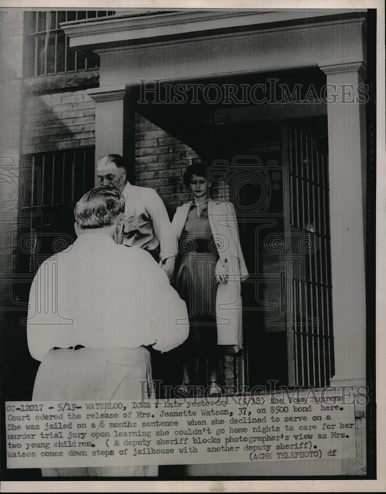 1951 Press Photo Mrs Jeanette Watson Released From Jail Did Not Serve on Jury - Historic Images