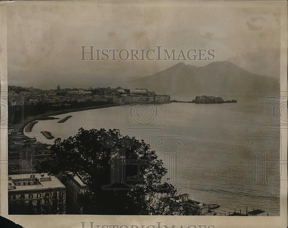 1940 Press Photo Naples Harbor has been object of British Air Raids - Historic Images