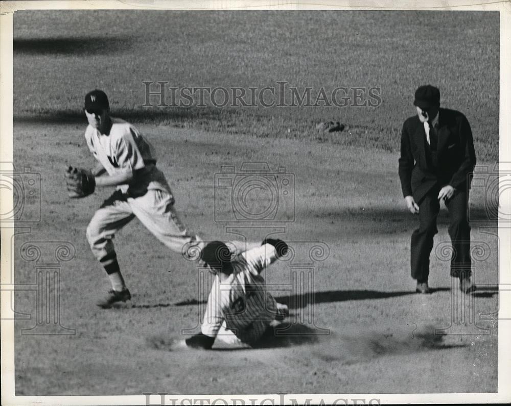 1941 Press Photo Johnny Sturm of Yankees Out at Second, Cecil Travis of Senators - Historic Images