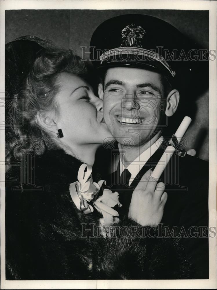 1943 Press Photo Chicago, Ill Ens William Smith weds Marion Hannah - Historic Images