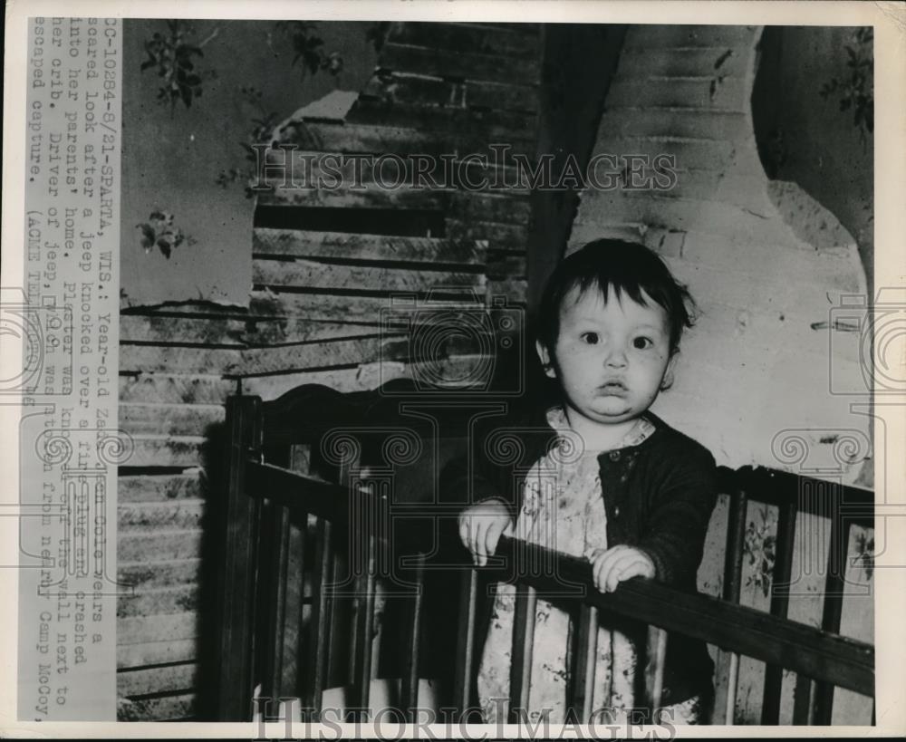 1950 Press Photo Zade Jean Cole at One Year Old in Crib When Car Came Thru Wall - Historic Images