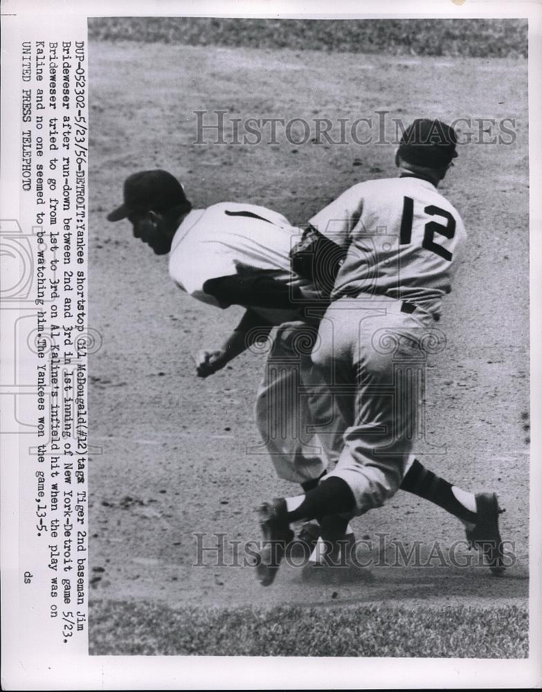 1956 Press Photo New York Yankee Shortstop Gil McDougald - Historic Images