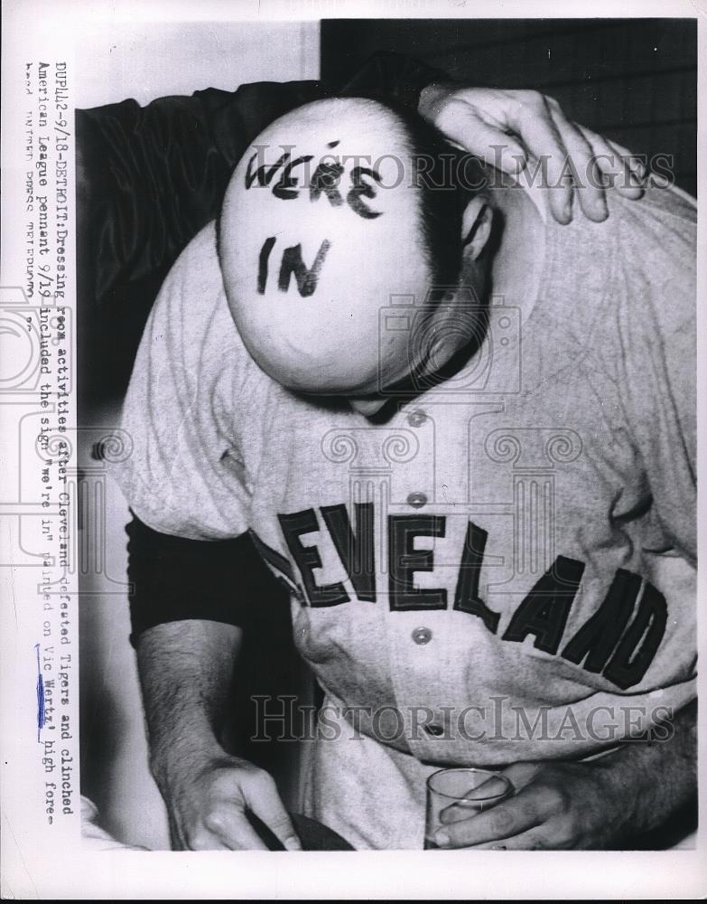 1954 Press Photo Cleveland's Vic Wertz Celebrates Team's Pennant Win - Historic Images