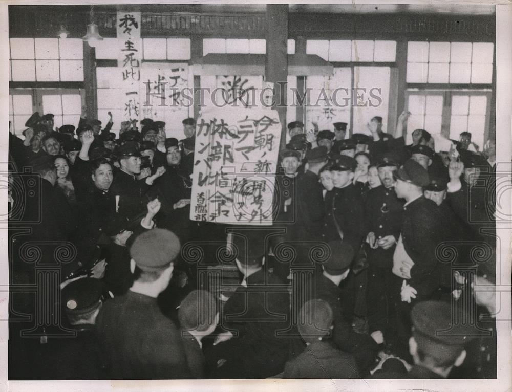 1937 Press Photo Toyko, Japan protesting tram employees - Historic Images