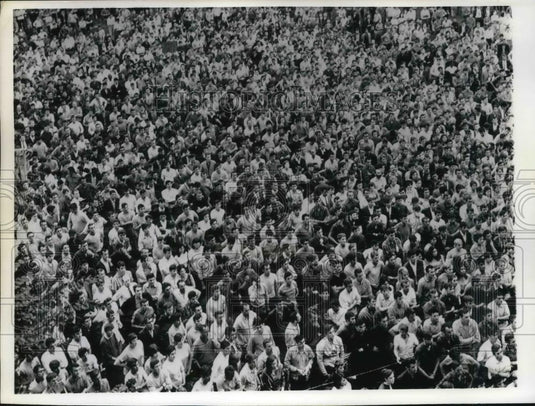 1968 Press Photo University of Belgrade gather at the New Belgrade Student - Historic Images