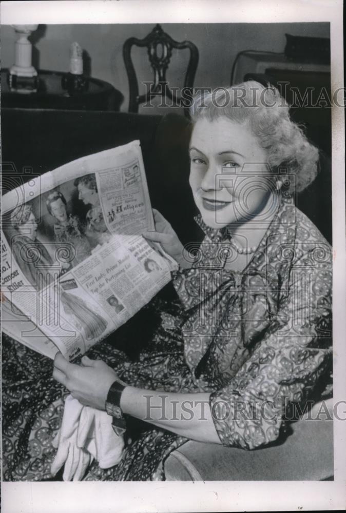 1955 Press Photo Mrs Durries Crane Showed Up To Meet 1st Lady Wearing Same Dress - Historic Images