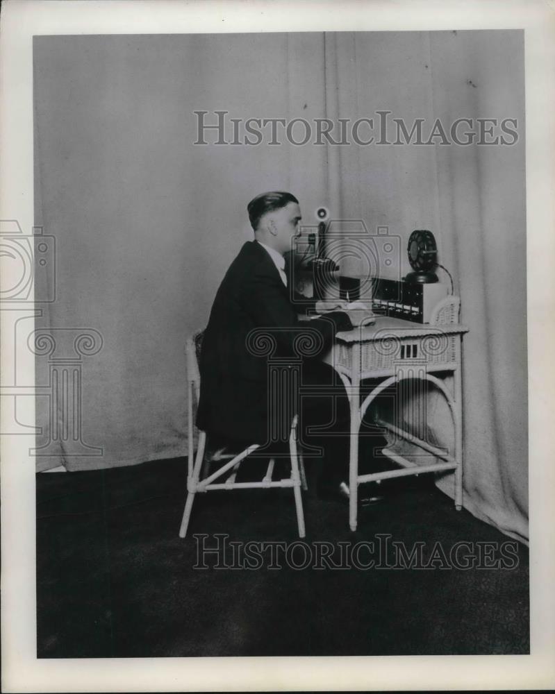 1945 Press Photo Man Sitting at a Desk Near a Radio - Historic Images