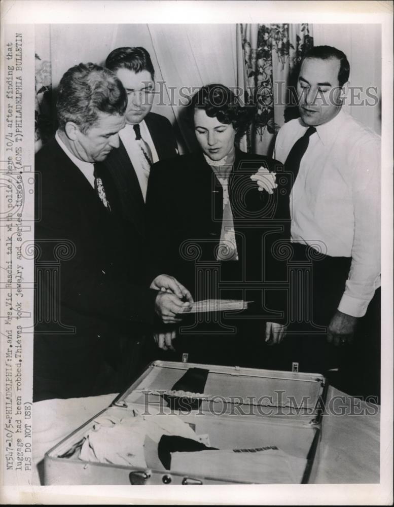 1950 Press Photo Mr. &amp; Mrs Vic Raschi of Yankees Report Luggage Robbery - Historic Images