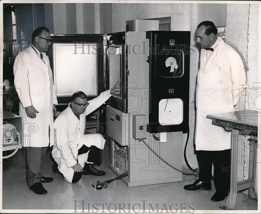 1964 Press Photo Chas. Hasmann, Pres. Gordella Bros., Frank Blackmore - Historic Images