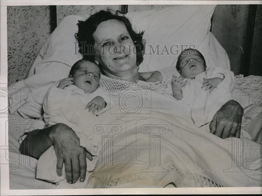 1938 Press Photo Tharp Mom With Twins Lavonne & Yvonne In Minnesota - Historic Images