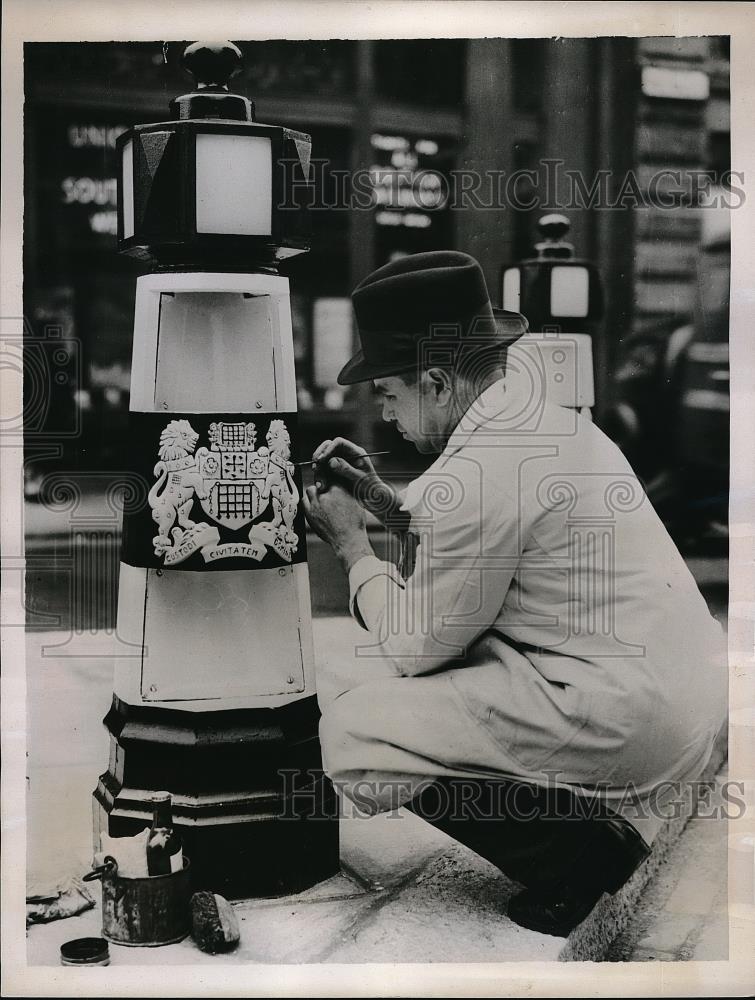 1938 Press Photo New Traffic Pylons in City of Westminster - Historic Images