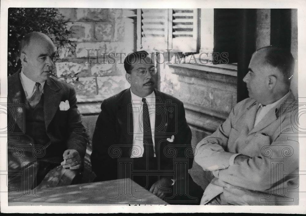 1951 Press Photo Dr Alberto La Prensa A Varela Manuel Coronel Montevideo Uruguay - Historic Images