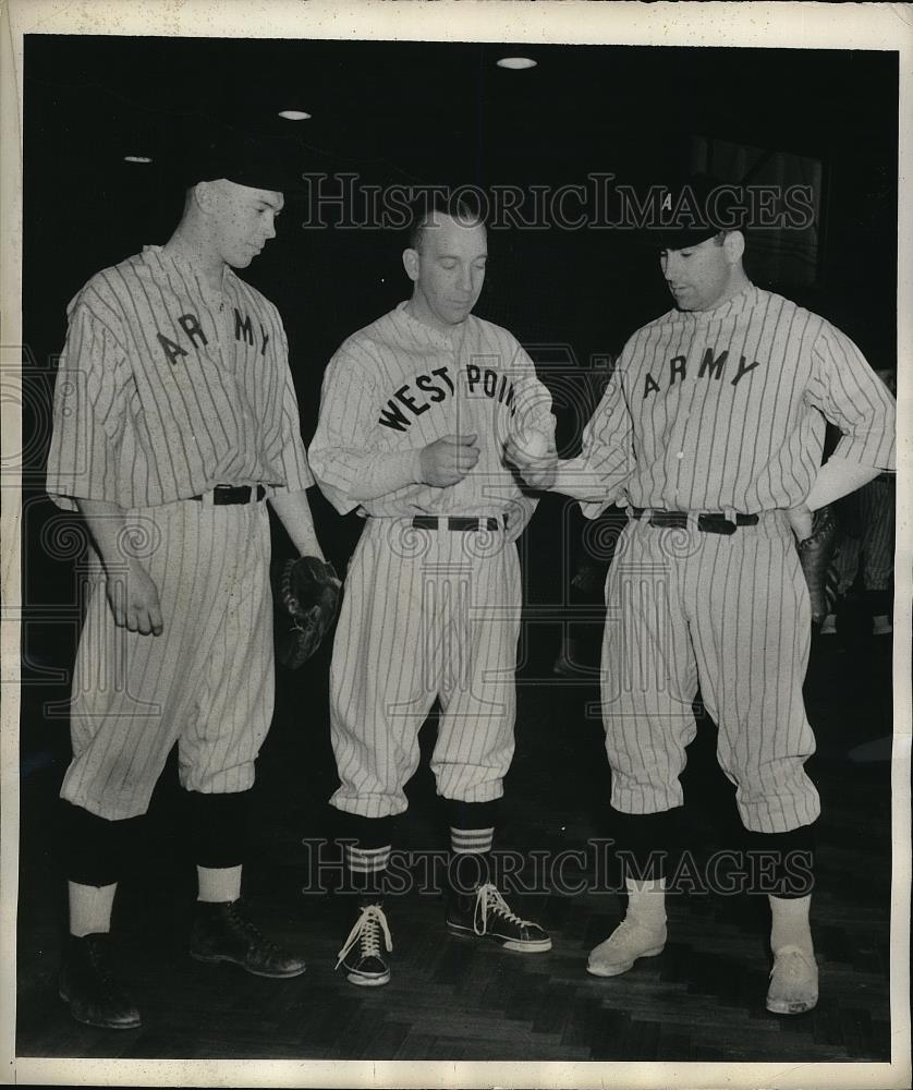 1939 Press Photo Walter French, Army Coach, Cadet Samuel Kail, Cadet Tom Davis - Historic Images