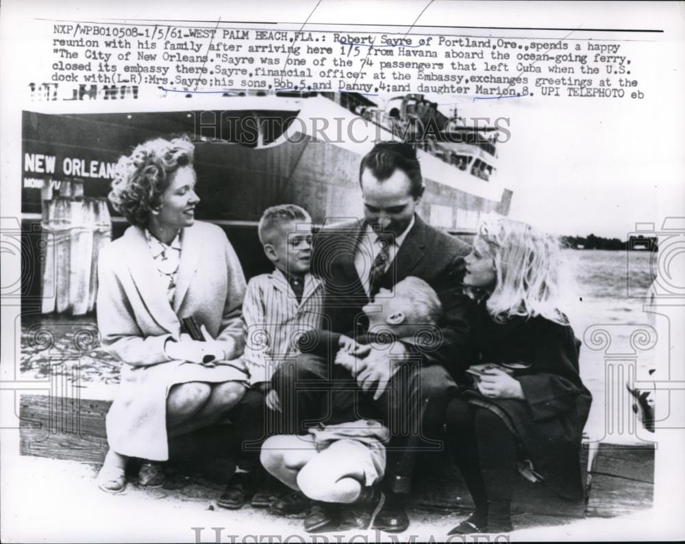 1961 Press Photo Robert Sayre reunited with family after arriving from Havana - Historic Images