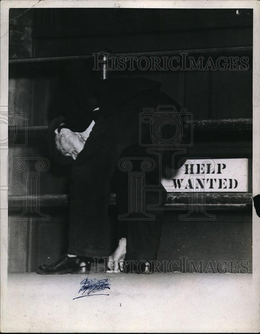 1944 Press Photo "Help Wanted" Sign at Hotel Hollanden - Historic Images