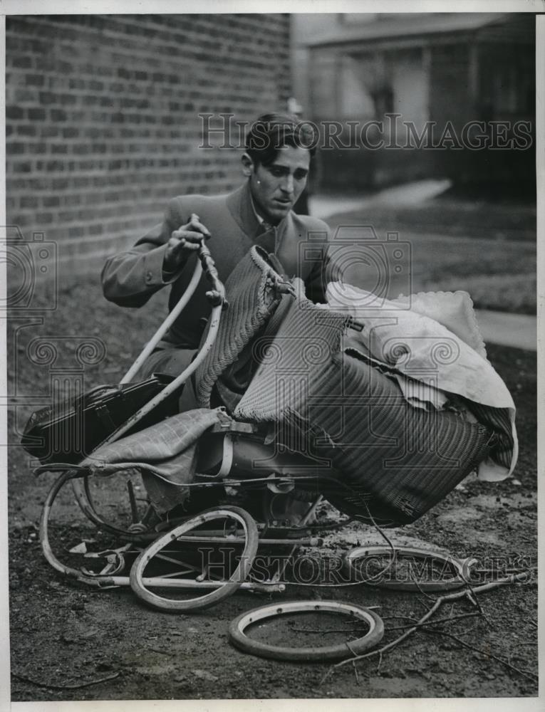 1934 Press Photo Peter Hocevar &amp; son Ken&#39;s wreck baby carrige - Historic Images