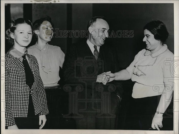 Roderick Bobby Wallace, chief scout, Marian Smith. F. Levym 1937 ...
