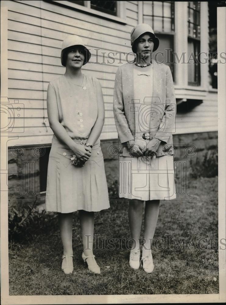 1929 Press Photo Esther Trumbull &amp; Dorothy Clark Bridesmaids For Wedding - Historic Images