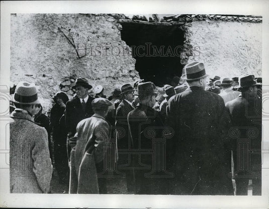 1935 Press Photo Building Bombed by Repelling Artillery Troops - Historic Images