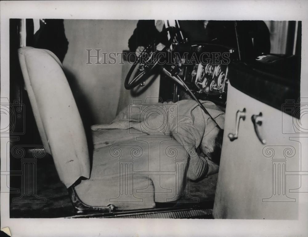 1935 Press Photo Inquest into death MrsBradley Davidson found in car jury member - Historic Images