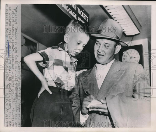 1951 Press Photo Allie Reynolds New York Yankees and Randy Dew - Historic Images