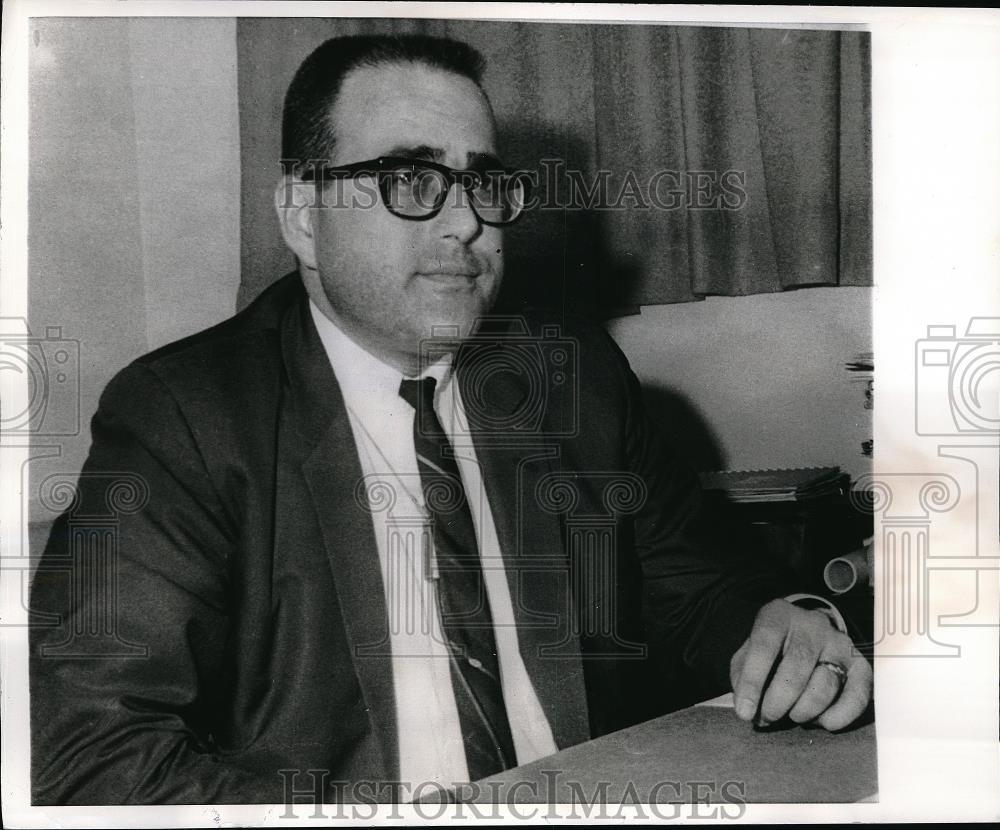 1968 Press Photo School Superintendent Charles Watts, Desegregation Lawsuit - Historic Images