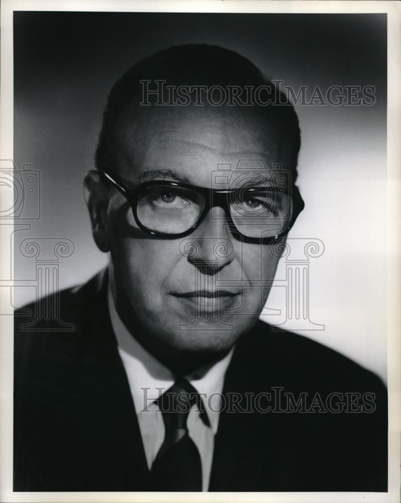 Press Photo Robert W. Sarnoff, chairman of board &amp; exec of RCA - Historic Images