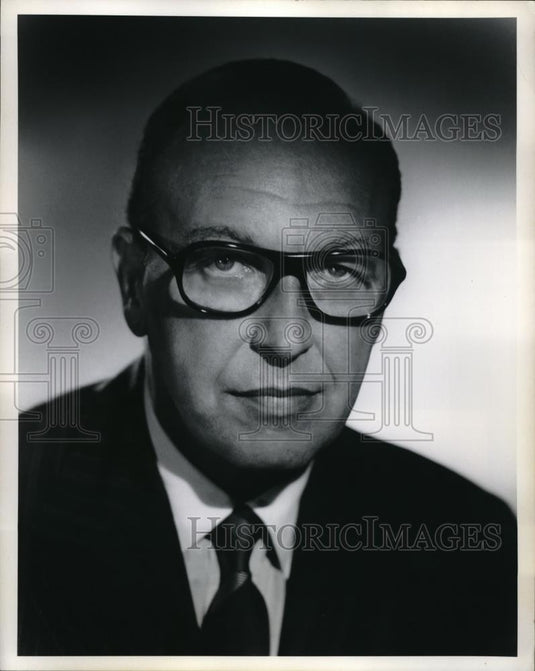 Press Photo Robert W. Sarnoff, chairman of board & exec of RCA - Historic Images