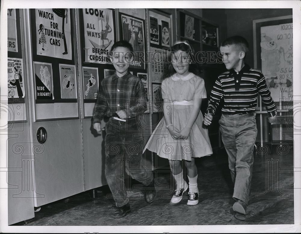 1960 Press Photo Gerald Pisyczek, Susan Lemke &amp; Michael Dobson at their - Historic Images