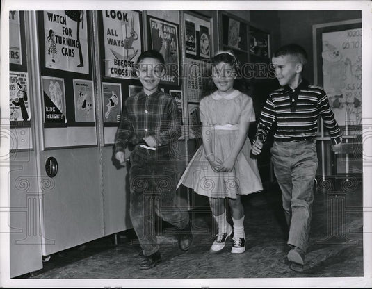 1960 Press Photo Gerald Pisyczek, Susan Lemke & Michael Dobson at their - Historic Images