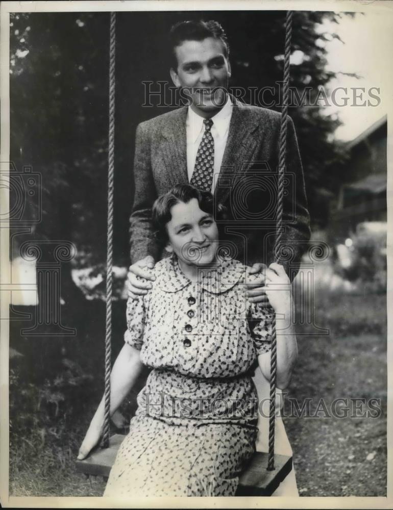 1936 Press Photo Actor Walter Coy with Mrs. Theo Coy, Seattle, Washington - Historic Images