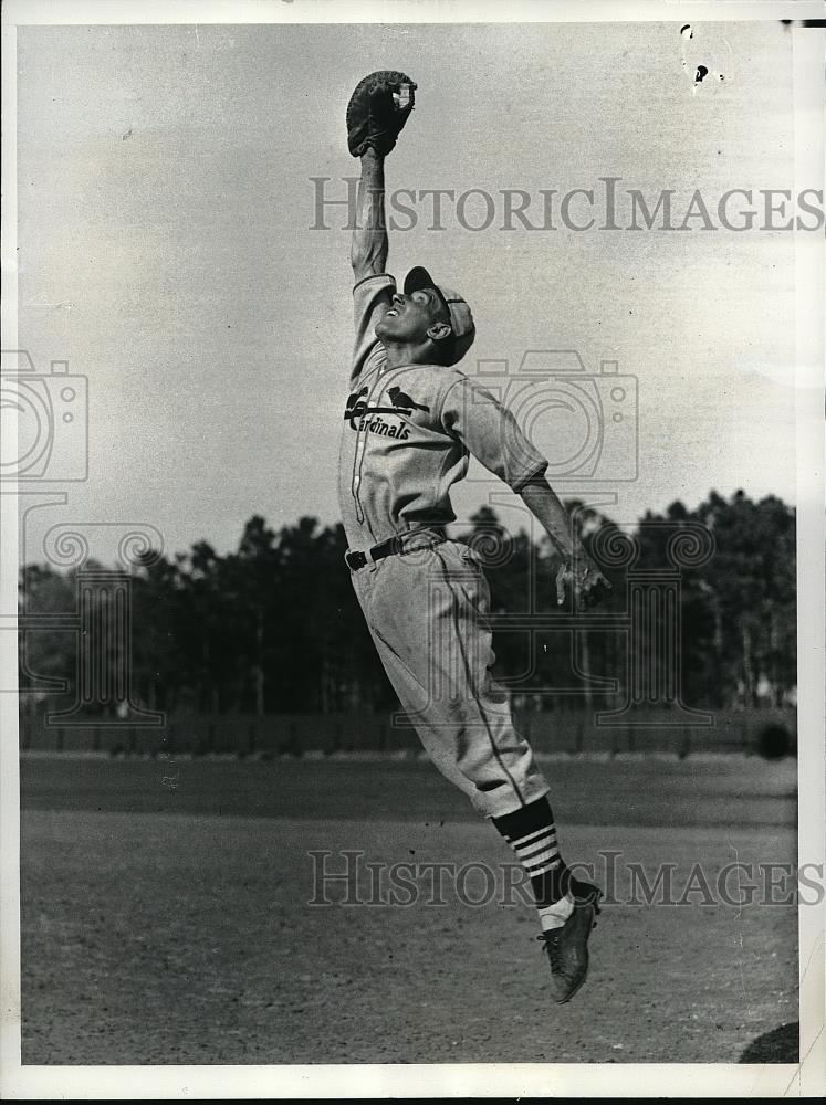 1937 Press Photo Richard Siebert trys out with St Louis Cardinals - Historic Images