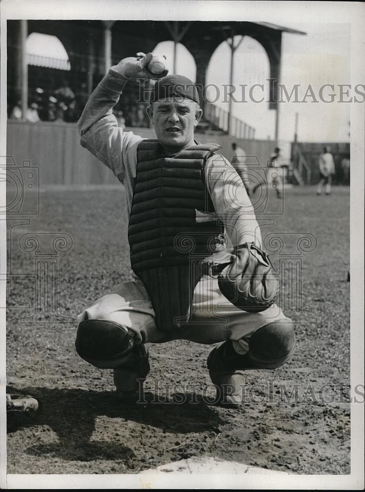 1935 Press Photo Bob Smith, Rookie Catcher, at Spring Training - Historic Images