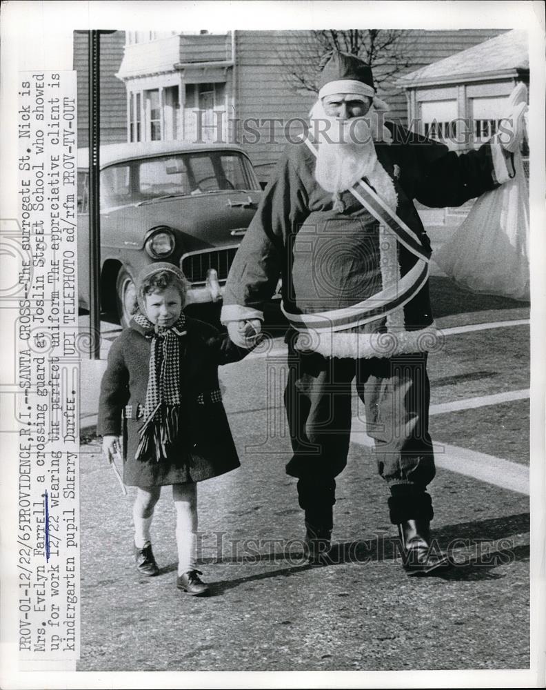 1965 Press Photo Santa Claus Mrs E Farrell at Joslin St Providence, R.I. - Historic Images