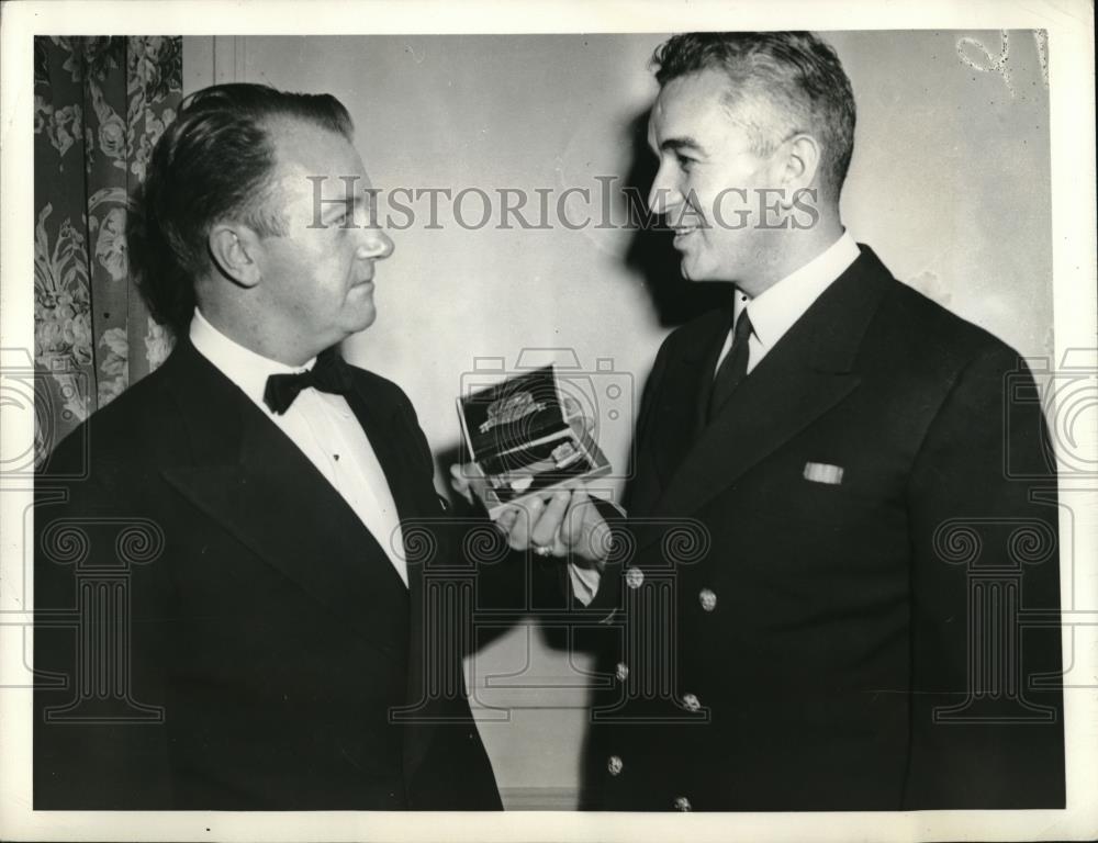 1943 Press Photo Ted Williams Former Boston Red Sox, Annual dinner New York - Historic Images