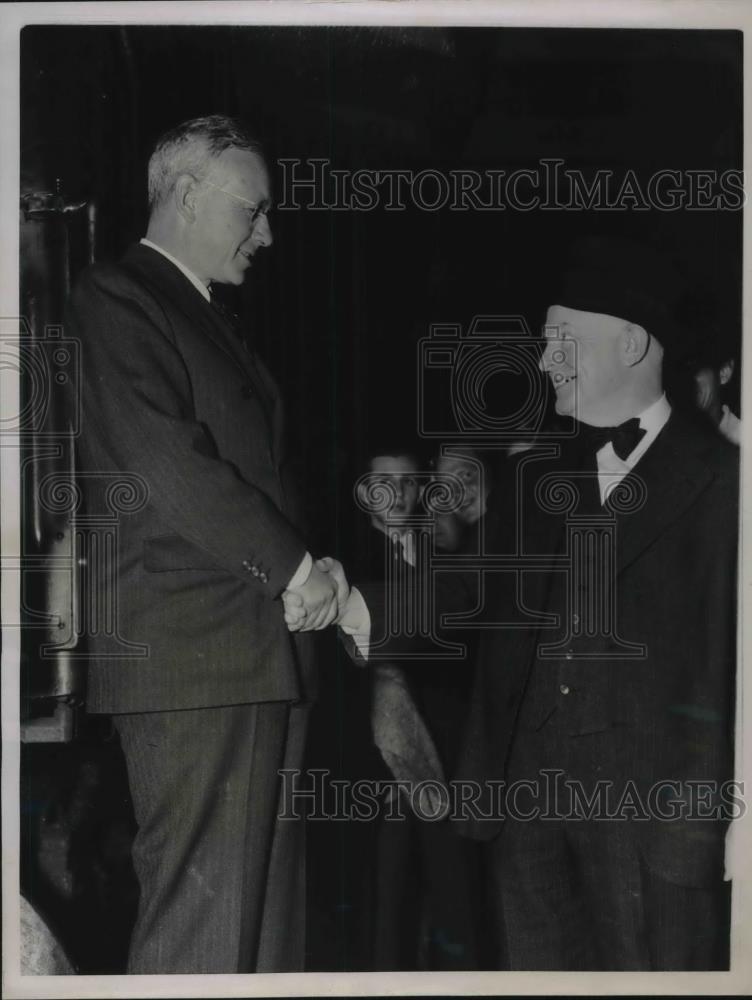 1936 Press Photo Republican nominee Governor Landon shaking hands with well - Historic Images