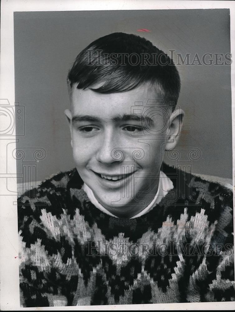 1955 Press Photo Kevin Hurley Writes Congratulatory Note In Paper For Teacher - Historic Images