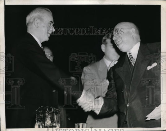 1944 Press Photo Philip Murray of CIO Shakes Hands with Henry Kaiser - Historic Images