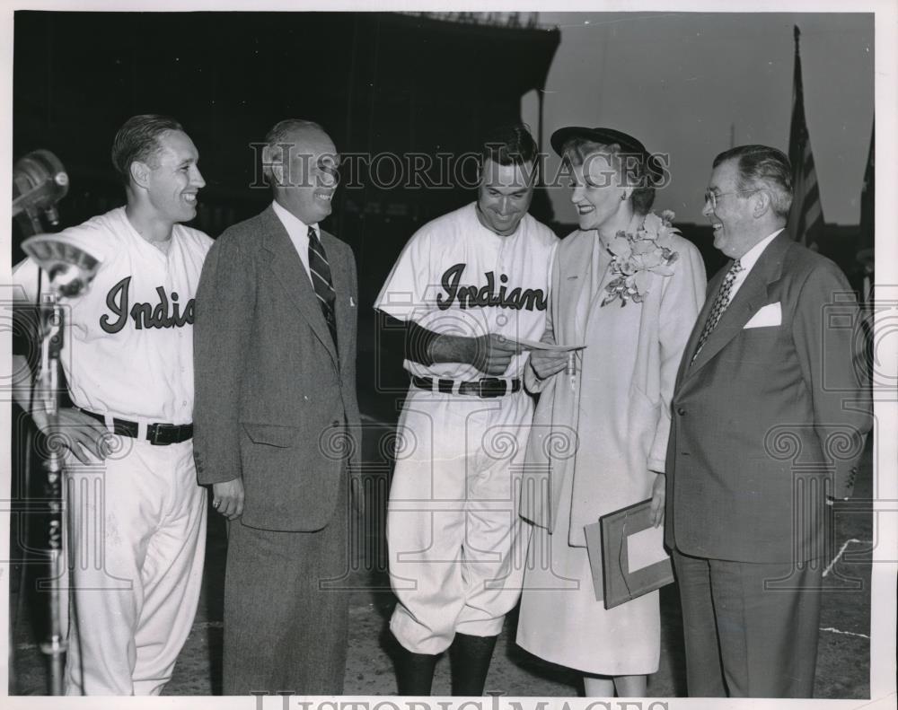 1952 Press Photo Cleveland Indians Bob Keunedy, Pres Eillis Ryan &amp; Mayor Burke - Historic Images