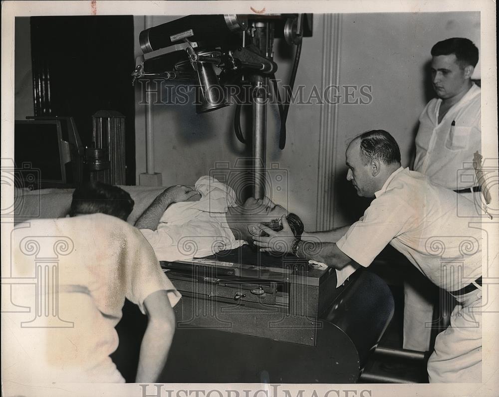 1948 Press Photo Don Black Pitcher Indians Injured St. Vincent Charity Hospital - Historic Images