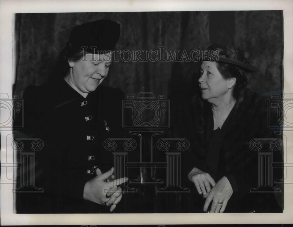 1940 Press Photo Atlantic City, N.J. Mrs P Murray &amp; Mrs J Lewis. - Historic Images