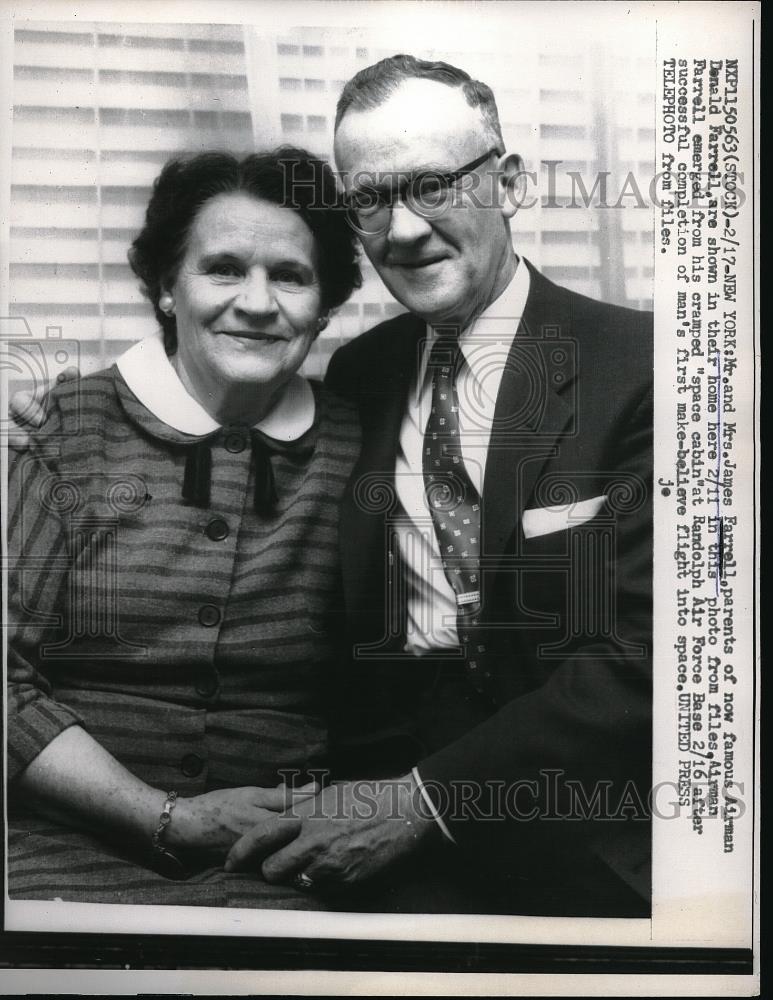 1958 Press Photo Mr. &amp; Mrs. James Farrell, parents of now famous Airman Donald - Historic Images