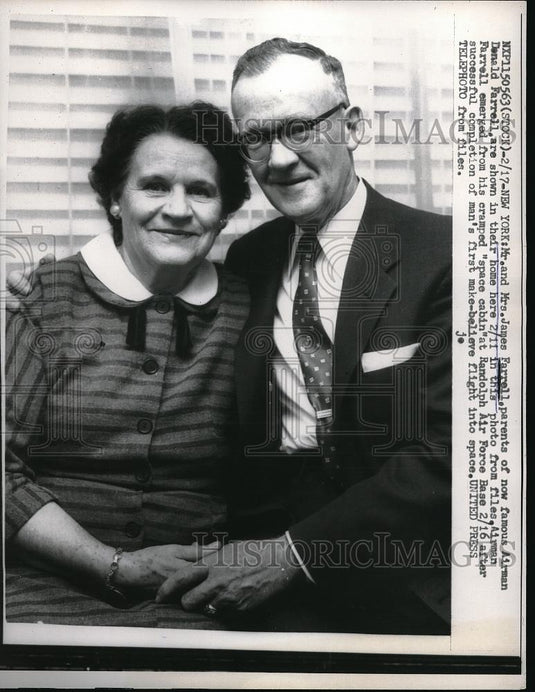 1958 Press Photo Mr. & Mrs. James Farrell, parents of now famous Airman Donald - Historic Images
