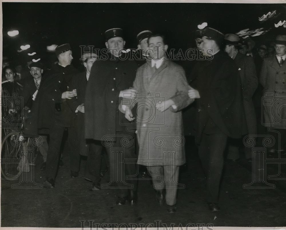 1934 Press Photo French rioters being arrested in Paris - Historic Images