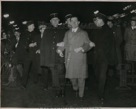 1934 Press Photo French rioters being arrested in Paris - Historic Images