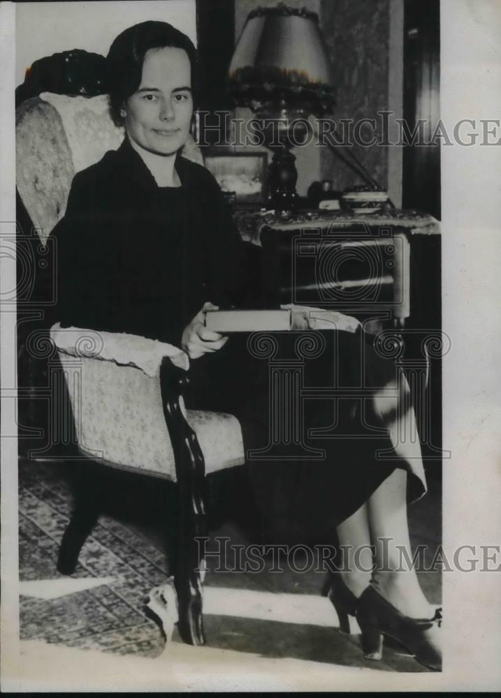 1934 Press Photo Mrs. Alfred Landon Wife of Kansas Governor at Home in Topeka - Historic Images