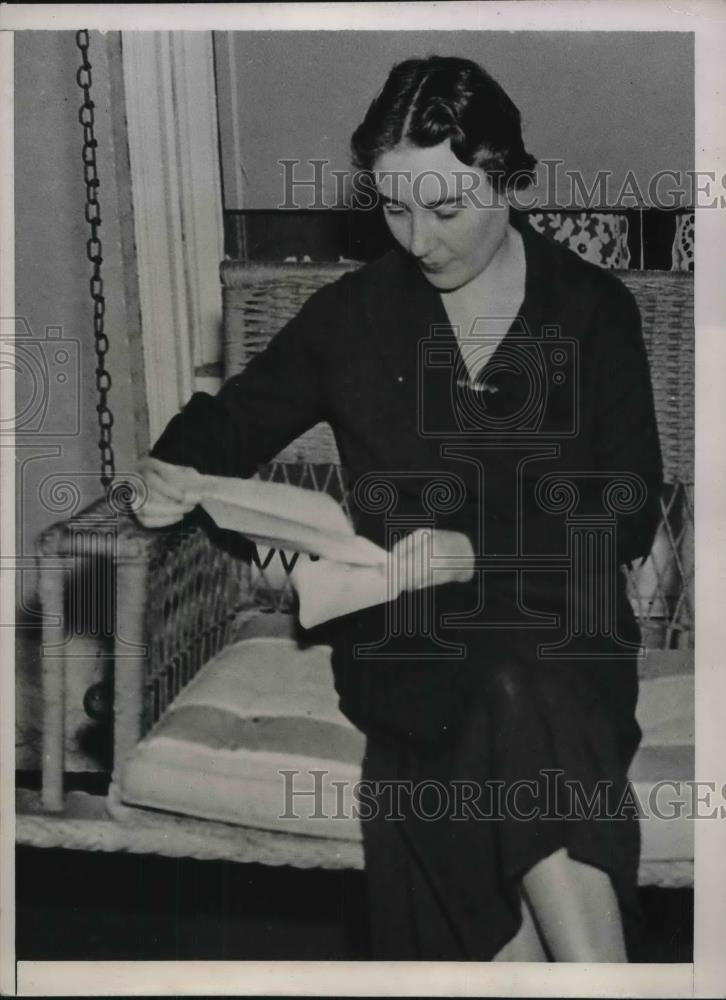 1935 Press Photo Mrs. Alfred Landon Wife of Kansas Governor at Home in Topeka - Historic Images